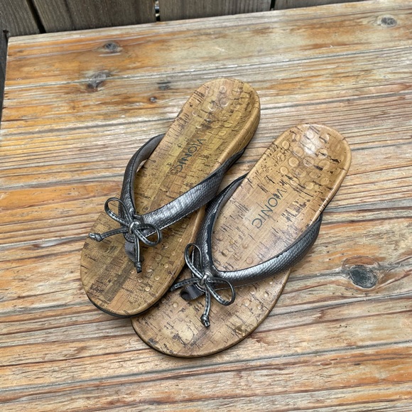 Vionic Bella Metallic Silver Thong Sandal Womens Size 8 - Picture 3 of 16